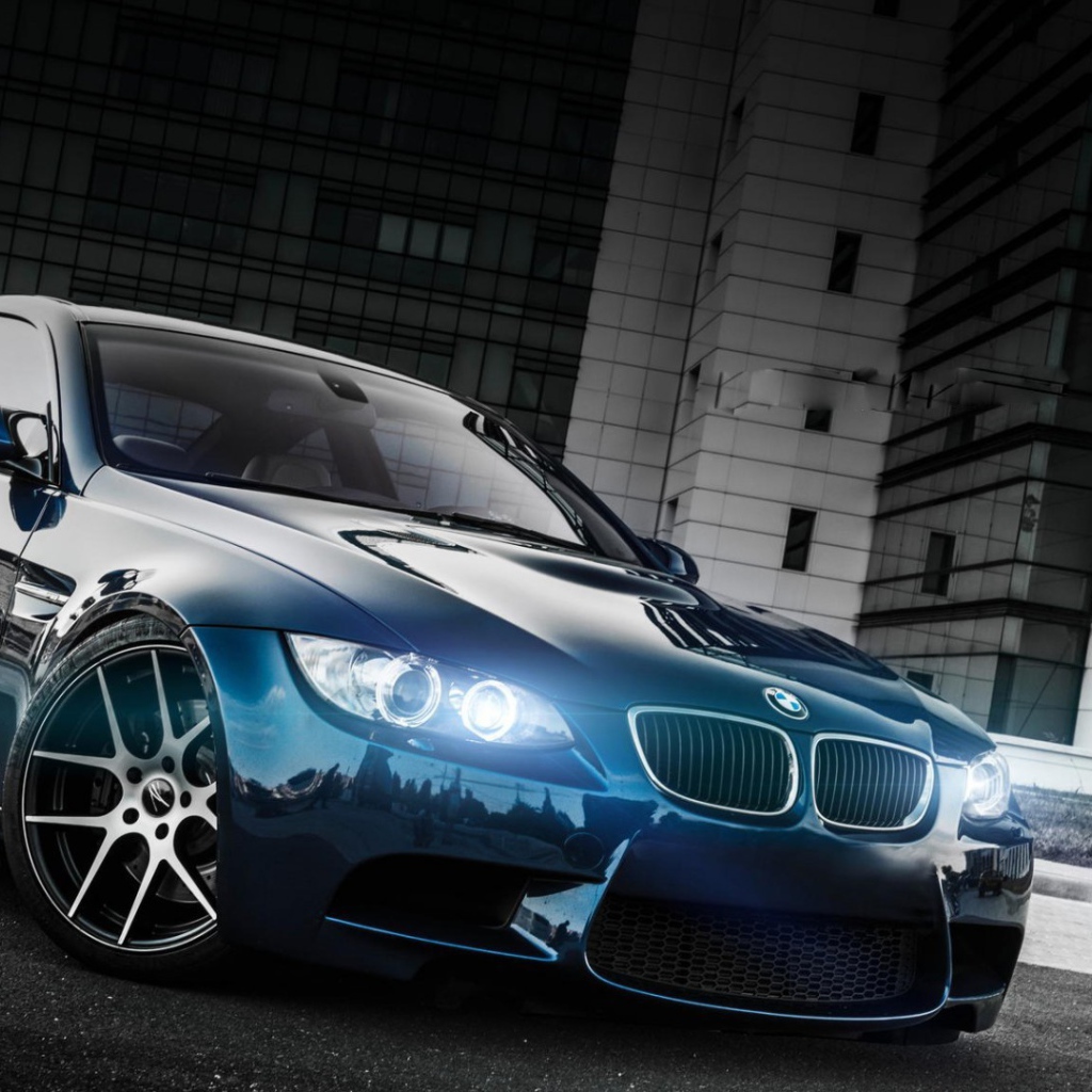 Неоновые фары автомобиля БМВ