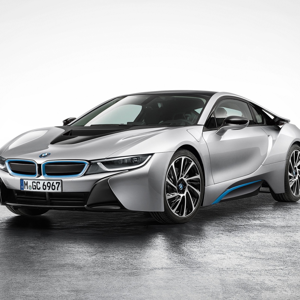 Новый серебристый BMW i8