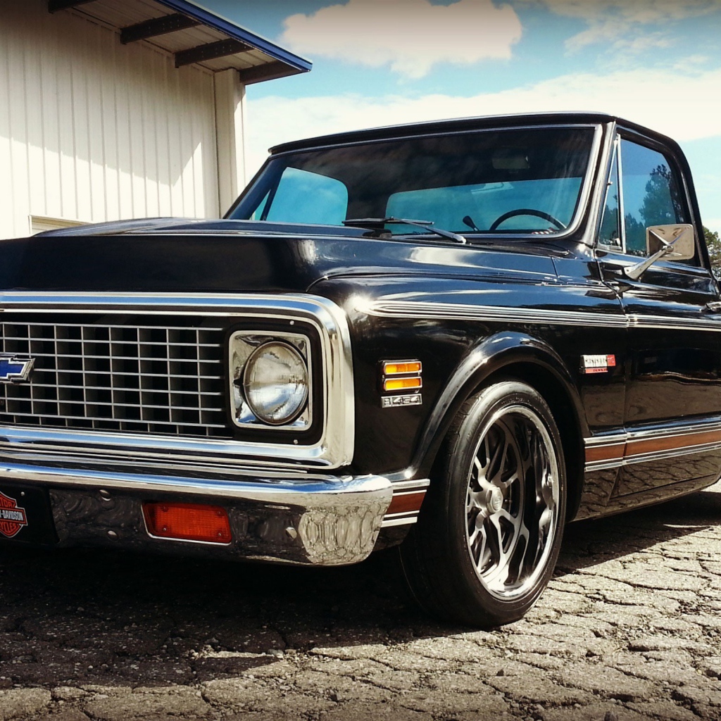 Блестящий пикап Chevrolet C-10