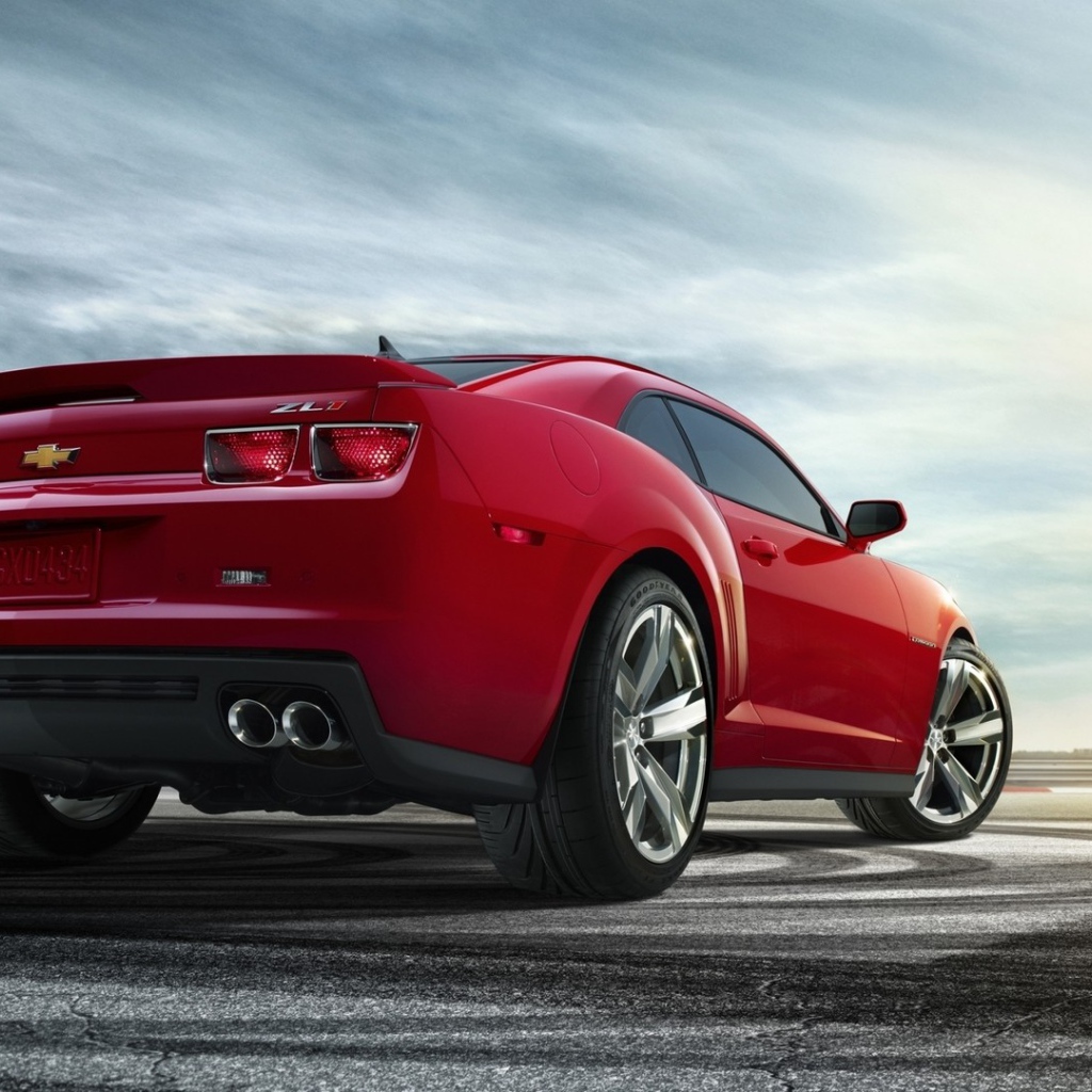 Красный Шевроле на автотреке