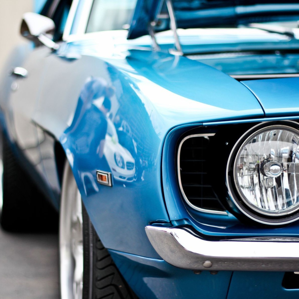 Фара голубого Chevrolet Camaro Z28