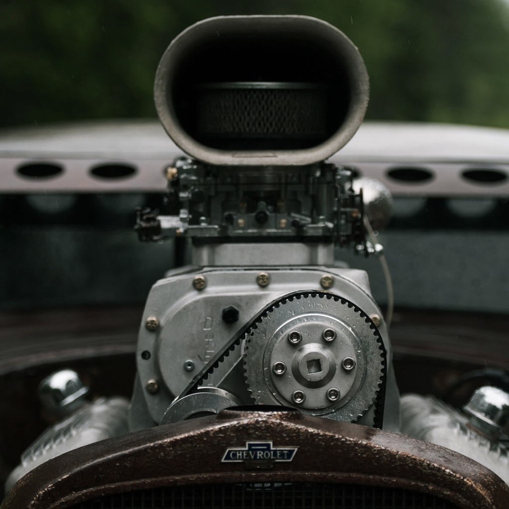 Мощный двигатель старого авто Шевроле