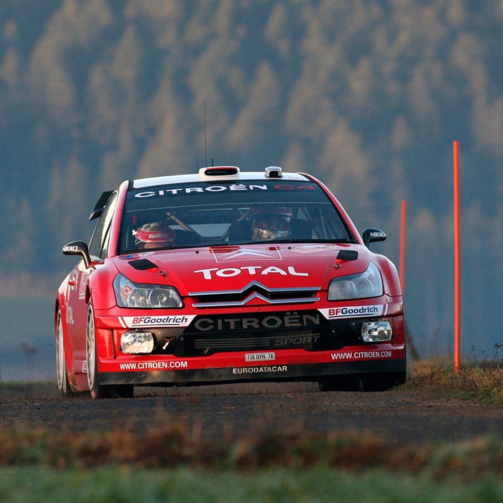 Гонщики ралли на авто Citroen C4