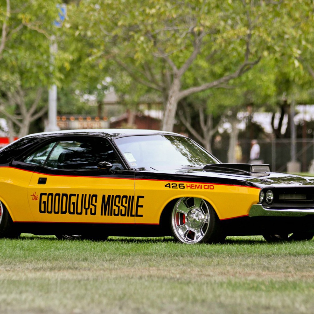 Американский автомобиль Dodge Challenger RT 1971