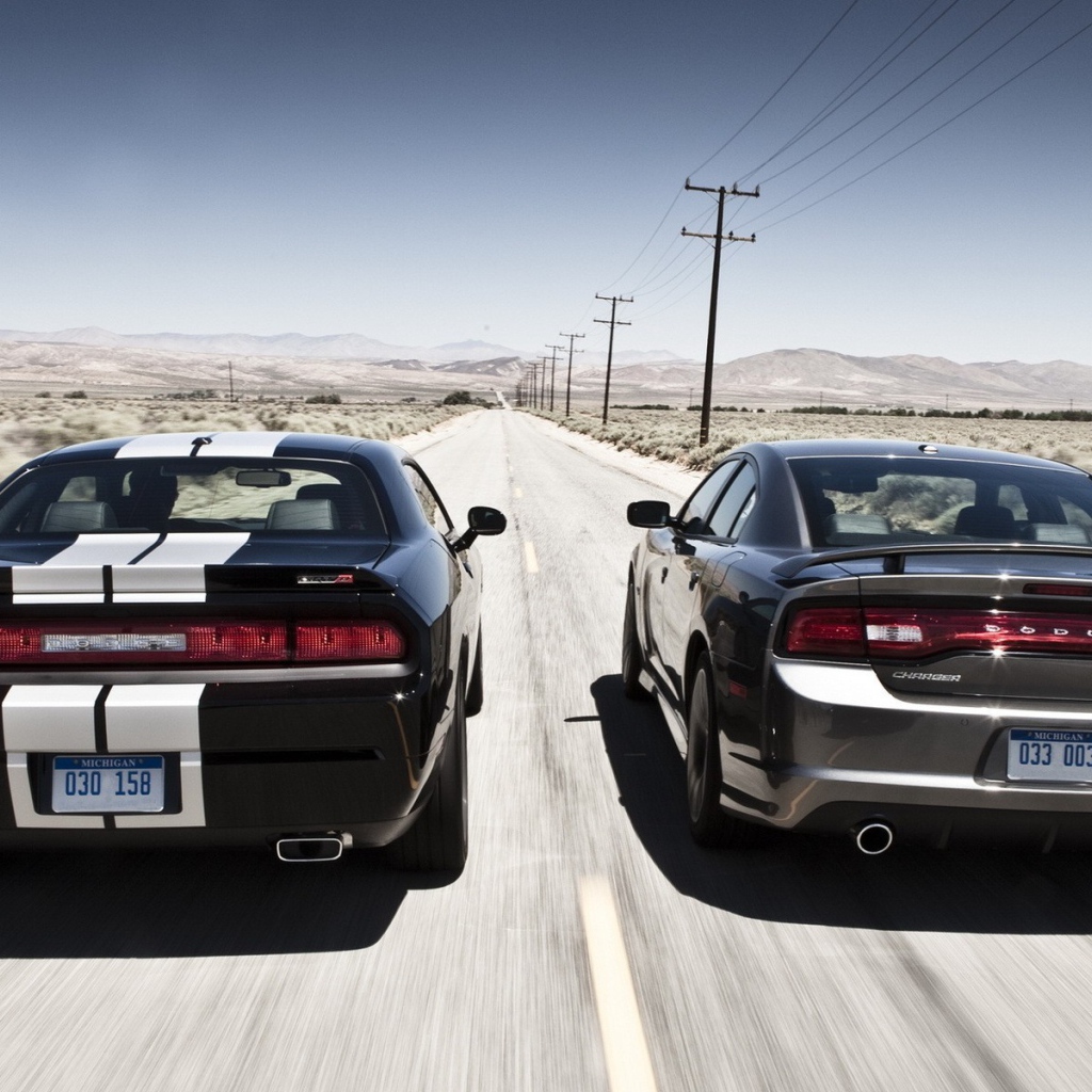 Соревнование автомобилей Dodge Сhallenger и Dodge Сharger