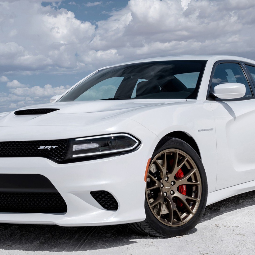 Современный автомобиль Dodge Charger SRT