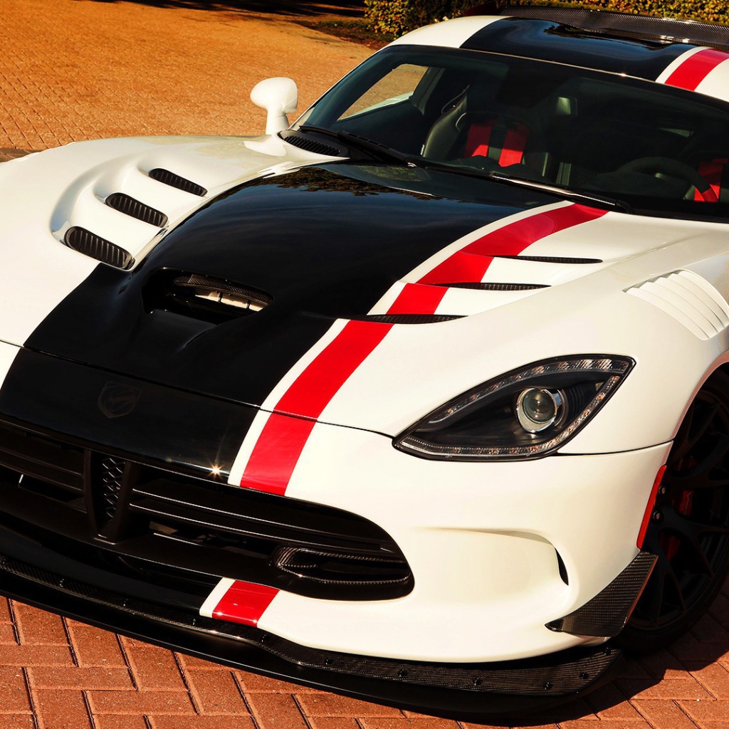 White Dodge Viper ACR with black stripe