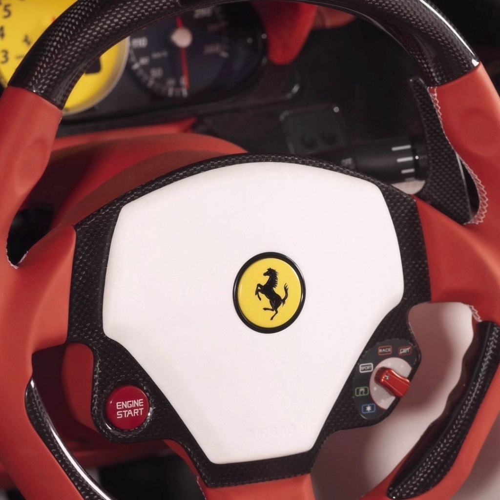Рулевое колесо спортивного Ferrari