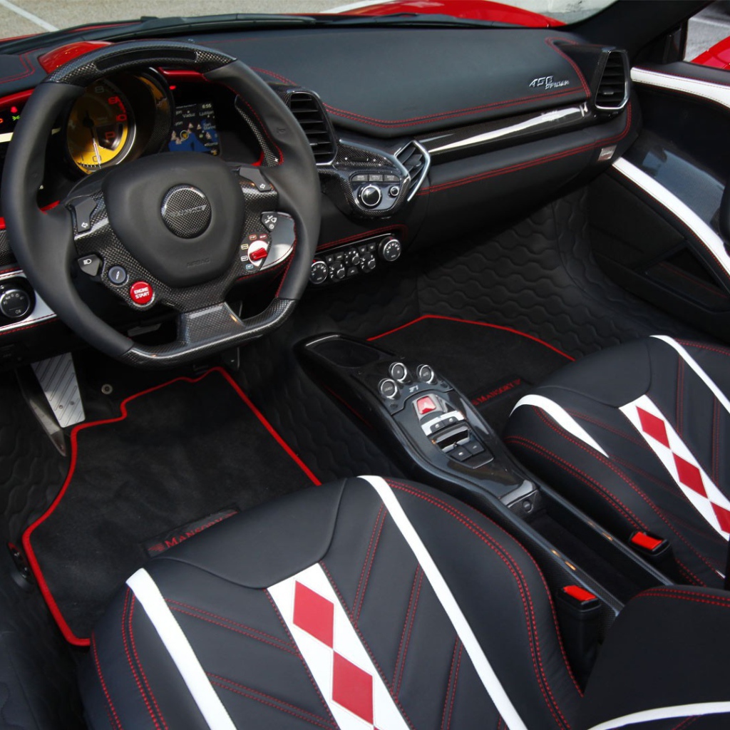 Салон суперкара Ferrari 458