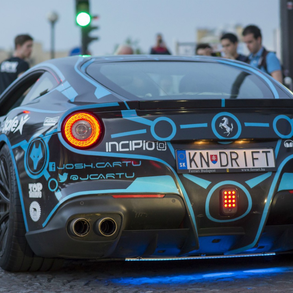 Автомобиль Ferrari F12 Berlinetta