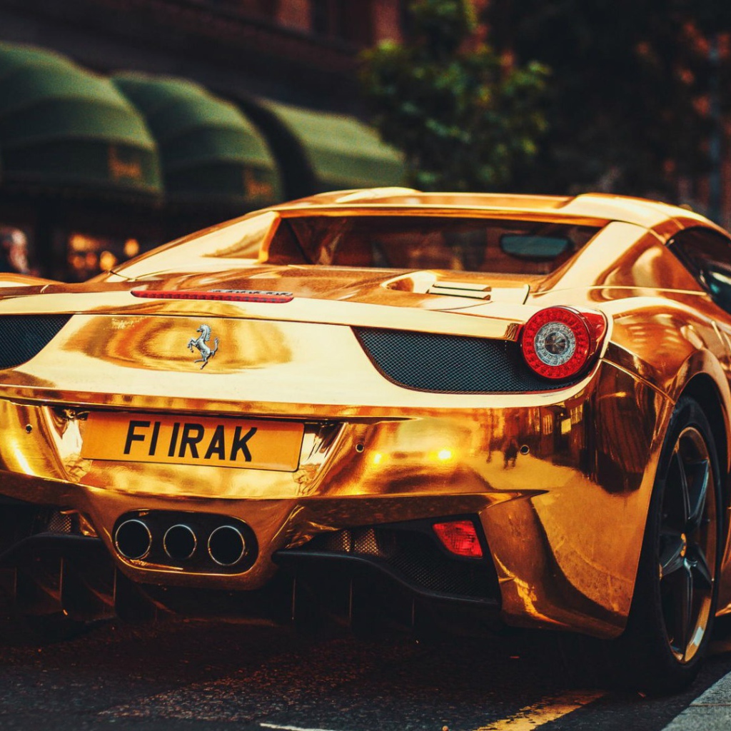 Золотой Ferrari 458 Italia