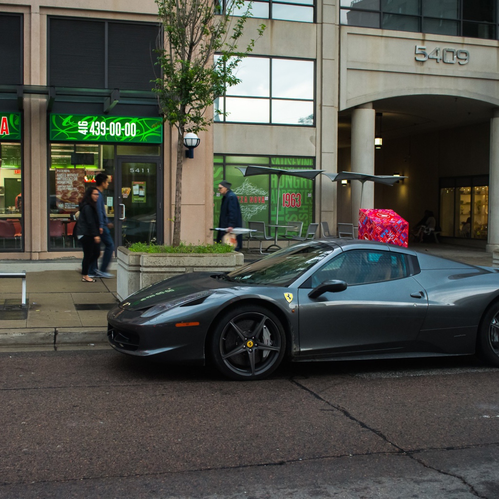 Серый Ferrari 458 italia в Торонто