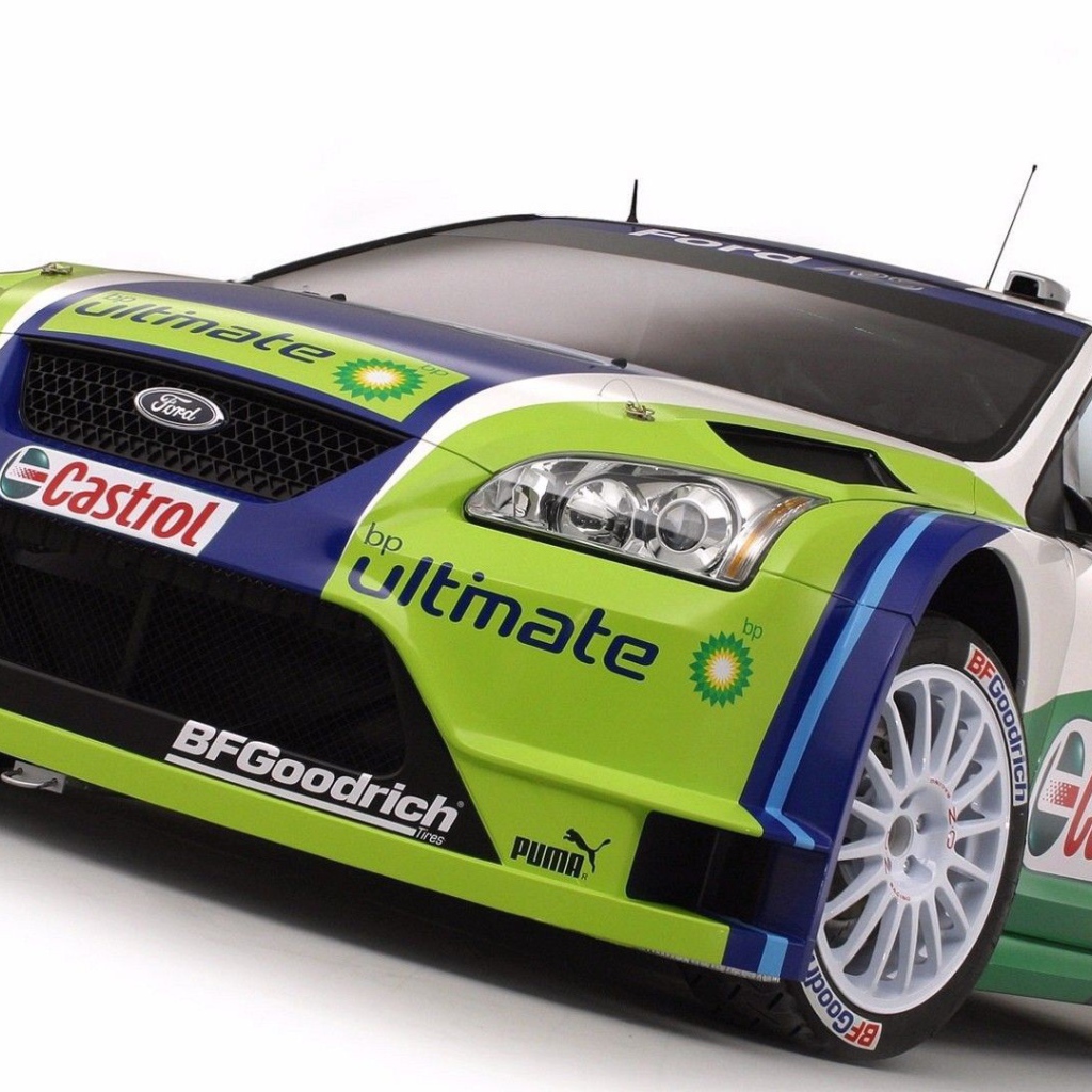 Спортивный Форд с рекламой спонсоров