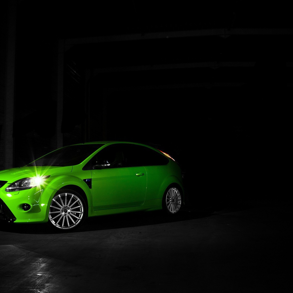 Зеленый Ford во мраке