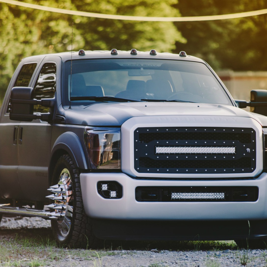 Мощный автомобиль Ford F-350