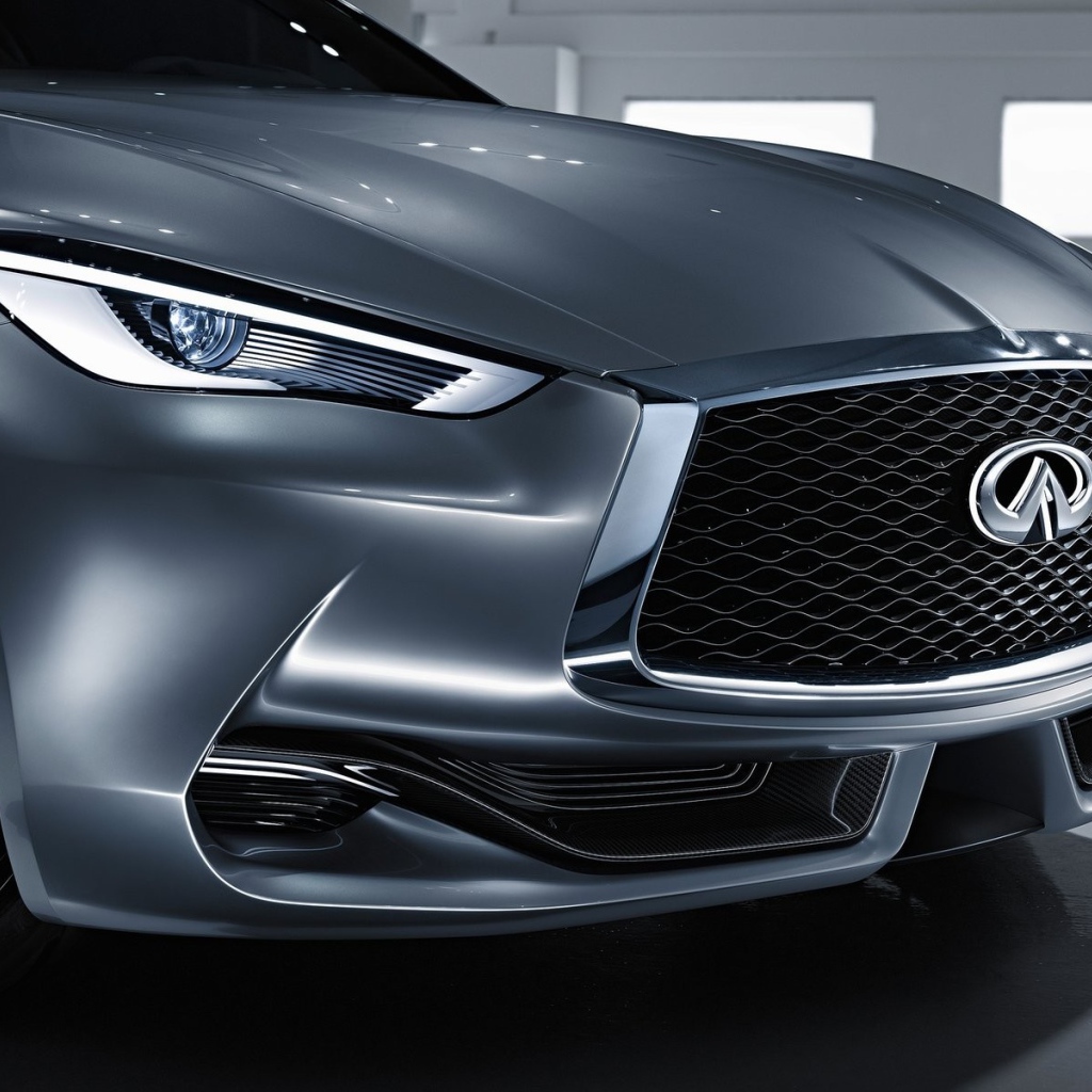 Вид спереди на новый Infiniti