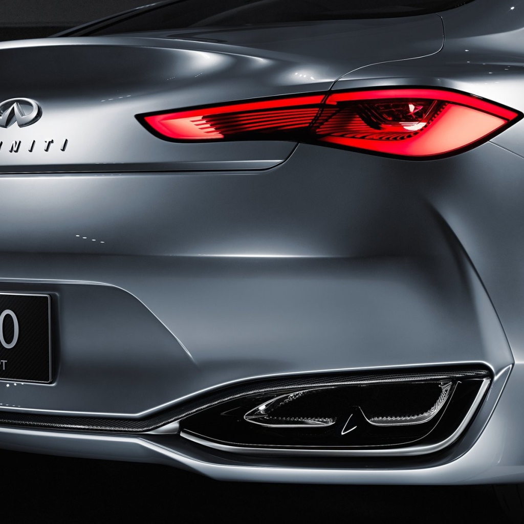 Вид сзади на новый Infiniti