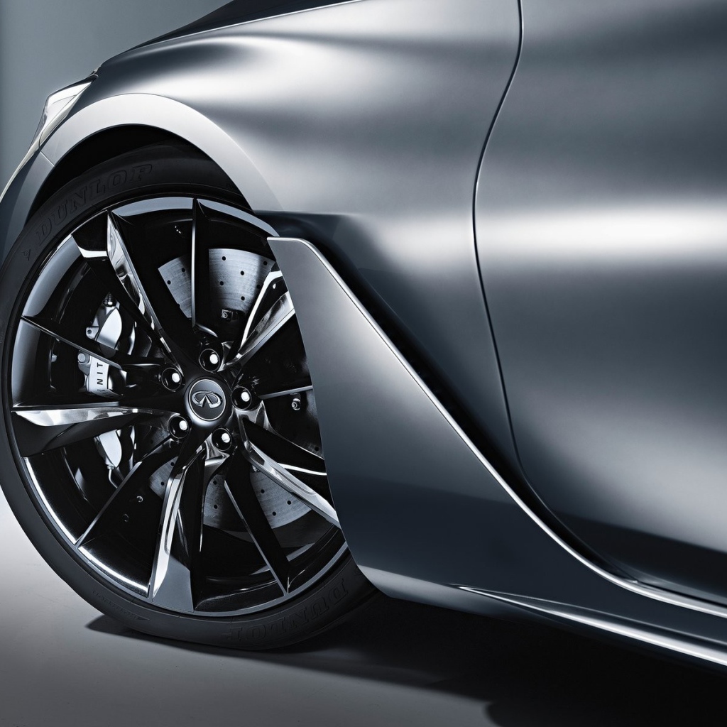 Переднее колесо автомобиля Infiniti