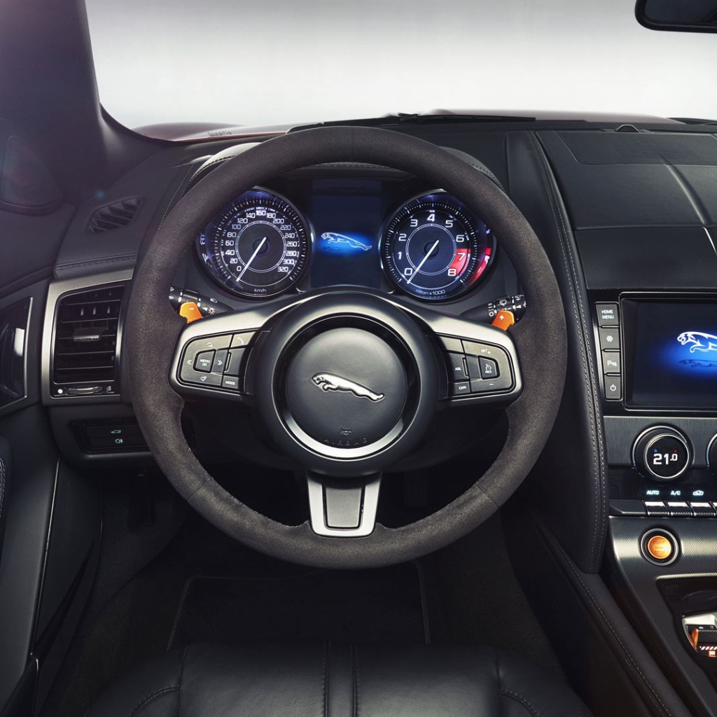 За рулем Jaguar XJ