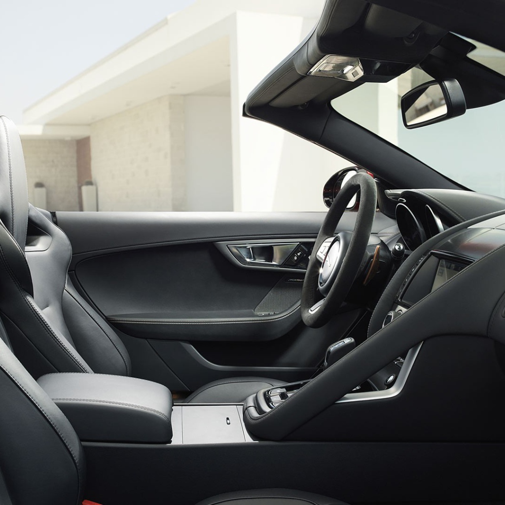 Автомобиль кабриолет Jaguar XJ