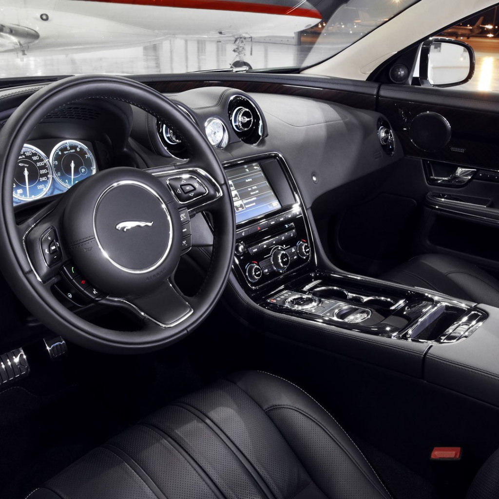 Салон автомобиля Jaguar XJ