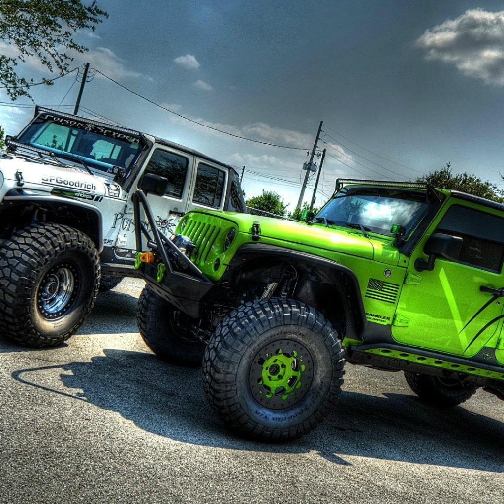 Два автомобиля Jeep Wrangler