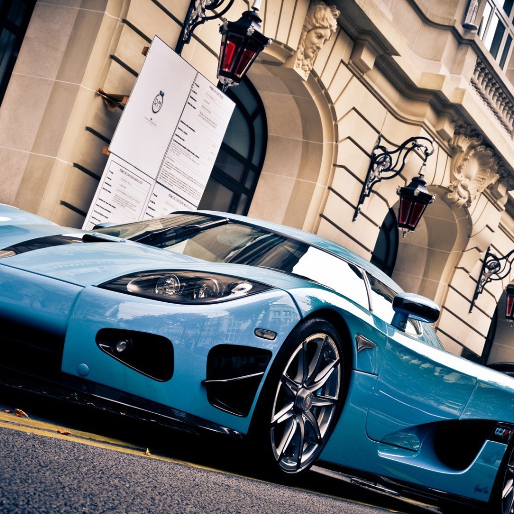 Голубой спортивный Koenigsegg CCX