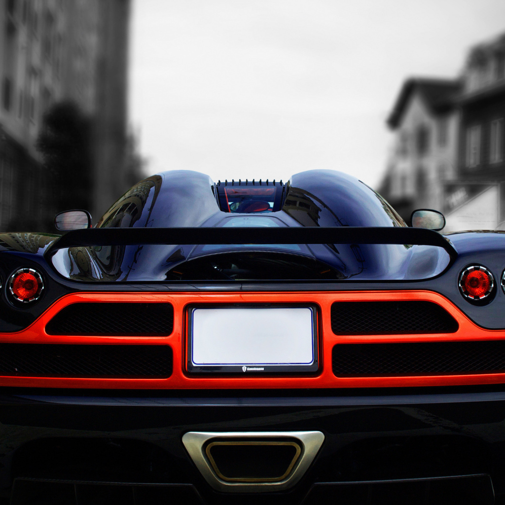 Вид сзади на суперкар Koenigsegg CCX