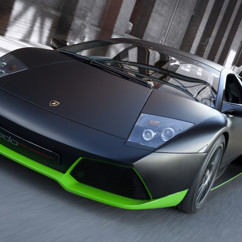 Черный Ламборгини с зеленым ободом