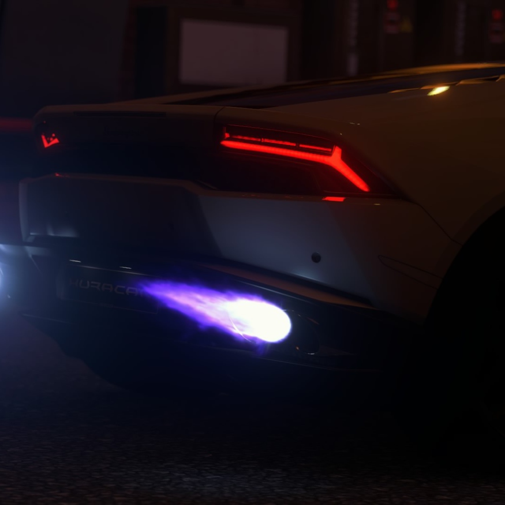 Голубые огоньки выхлопа Ламборгини