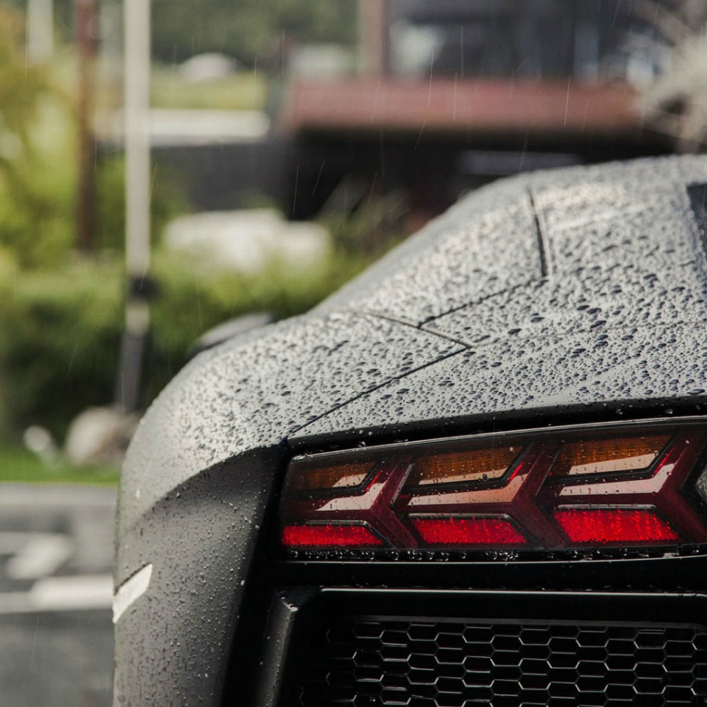 Lamborghini Aventador car in the rain
