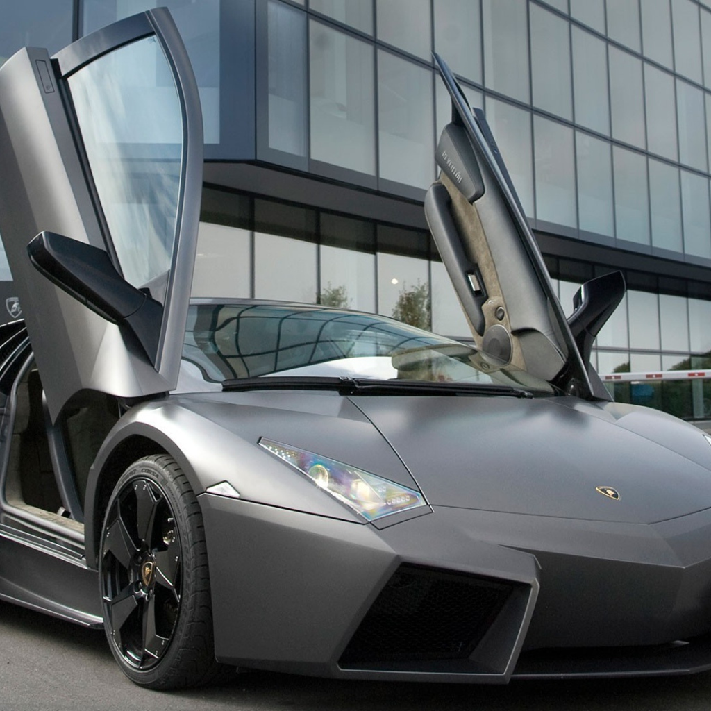 Lamborghini Reventon с открытыми дверями