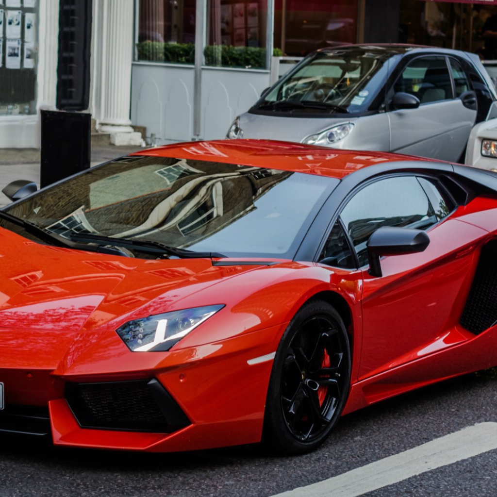 Красный Lamborghini Aventador LP 700-4