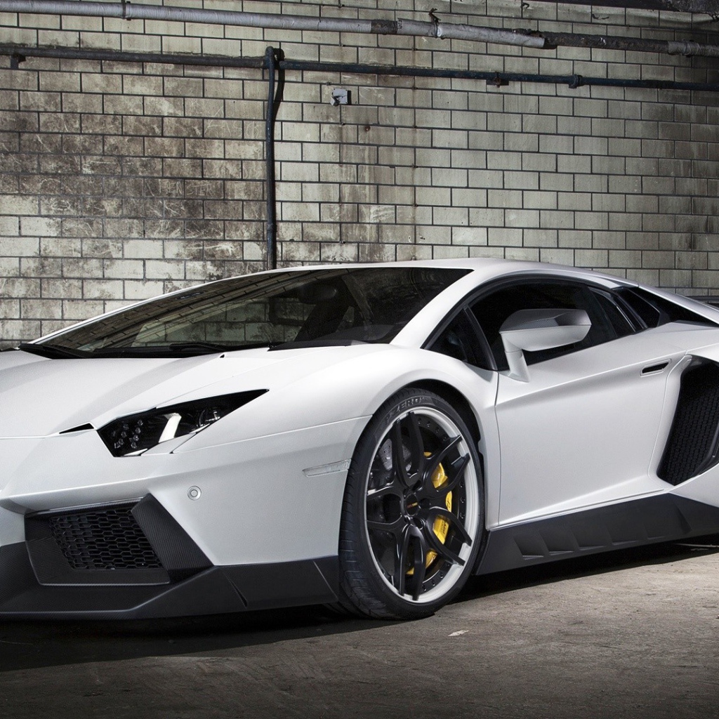 Белый Lamborghini Reventon