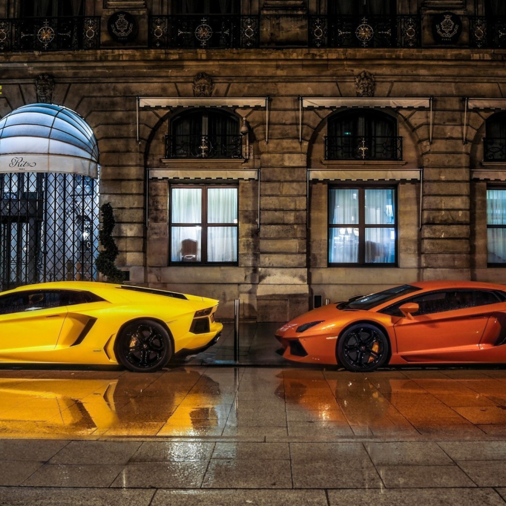 Желтый и оранжевый автомобили Lamborghini Aventador LP700-4