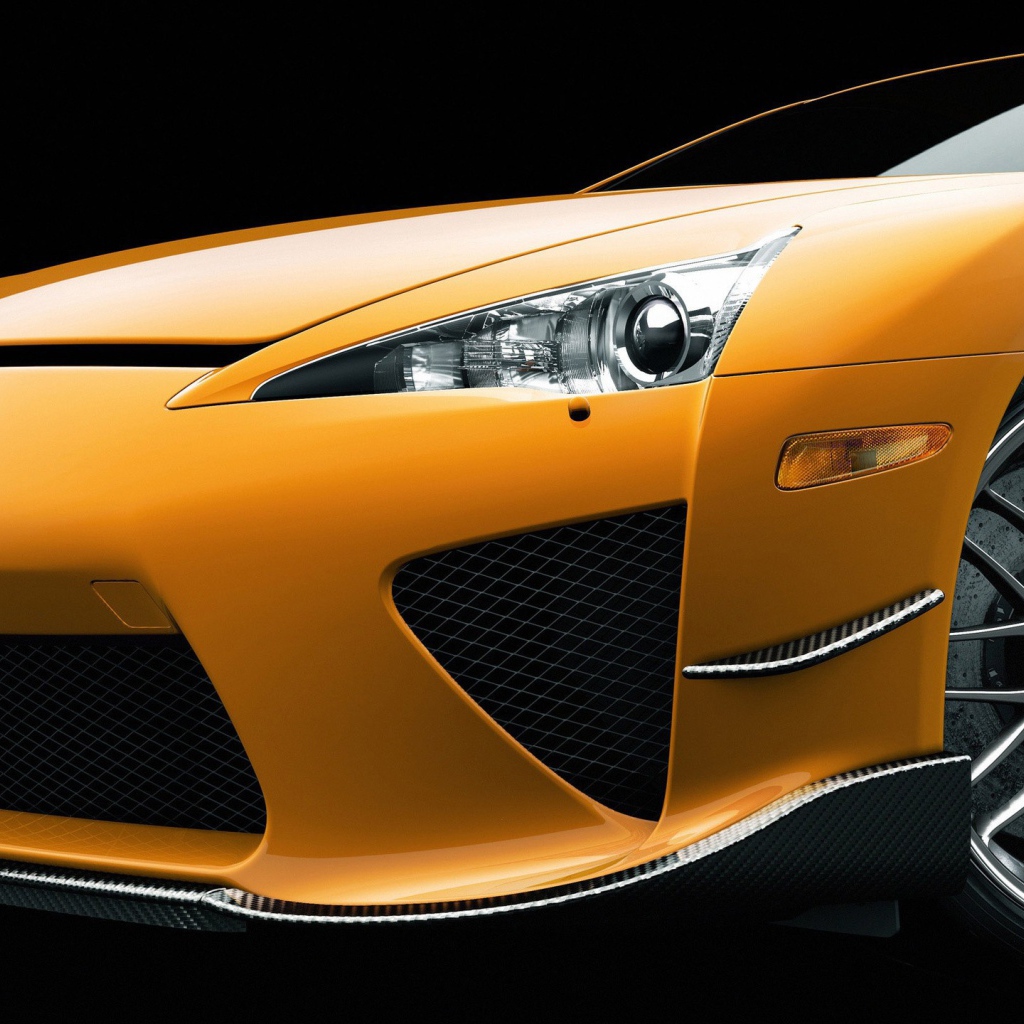 Перед оранжевого Лексуса