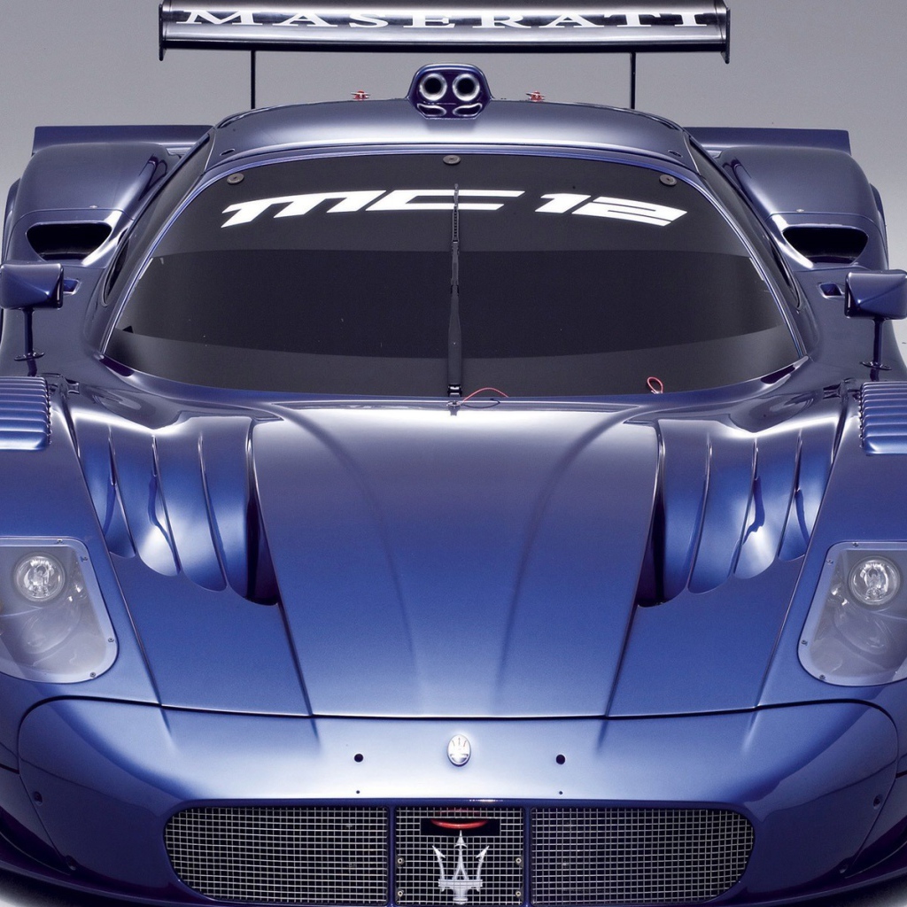 Голубой спортивный Maserati