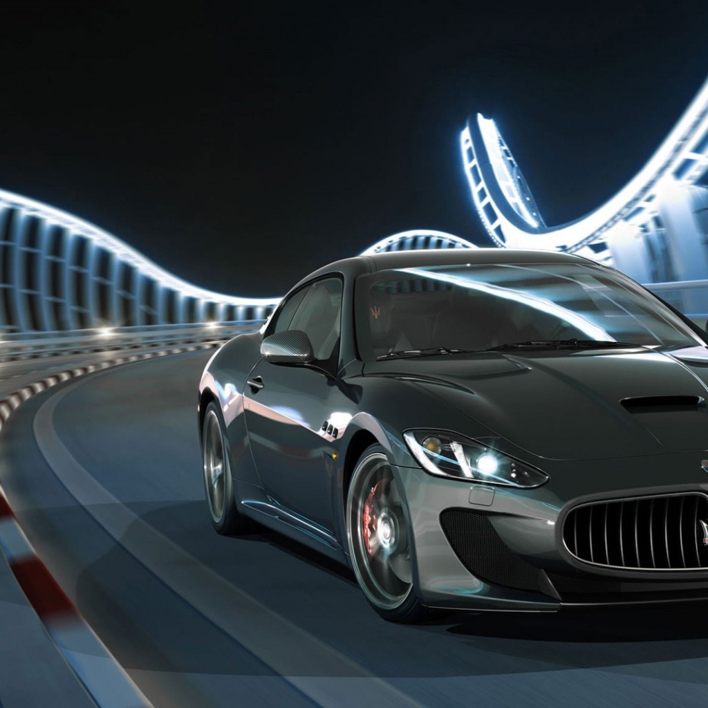 Серый Maserati на мосту