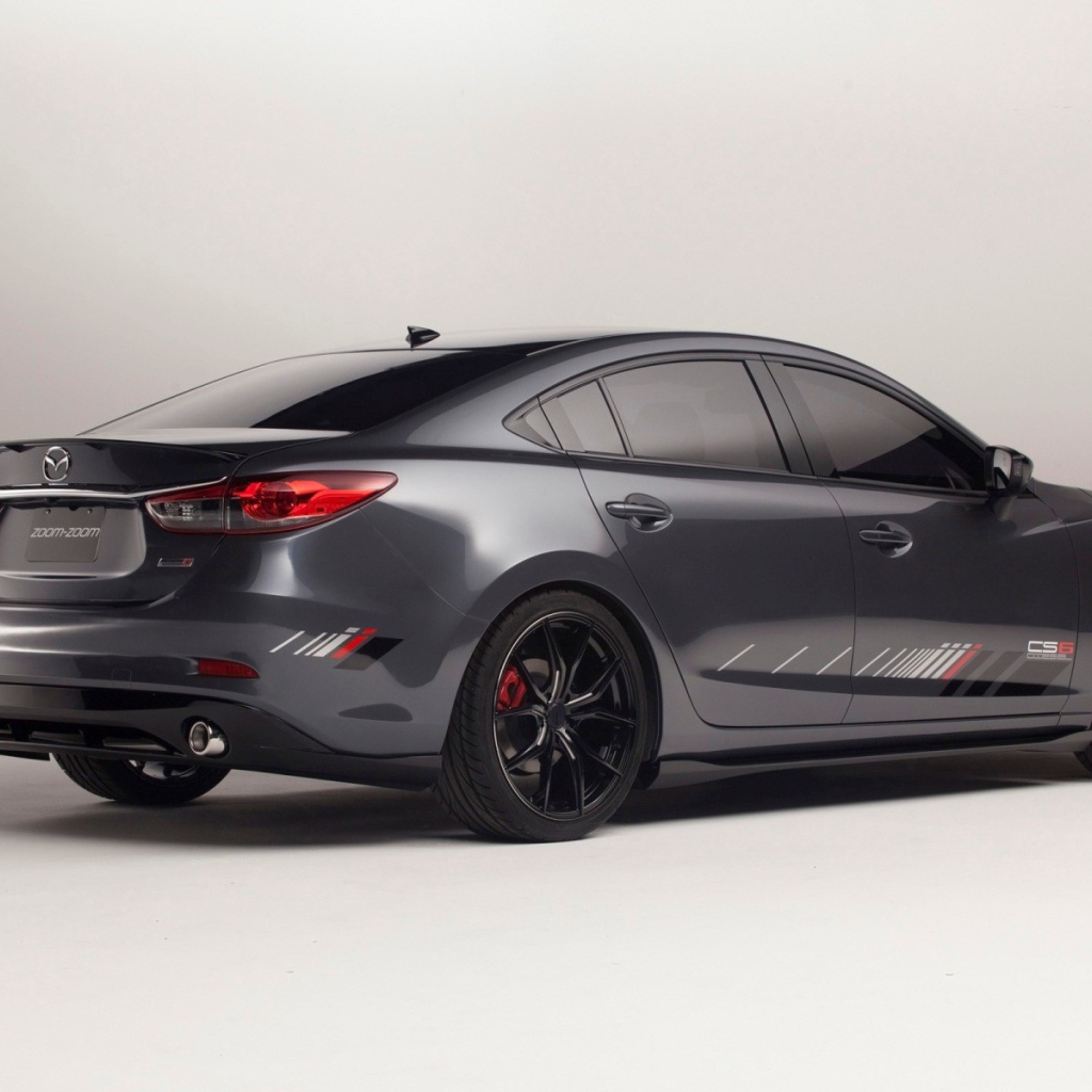 Концепт Mazda CS6 черного цвета