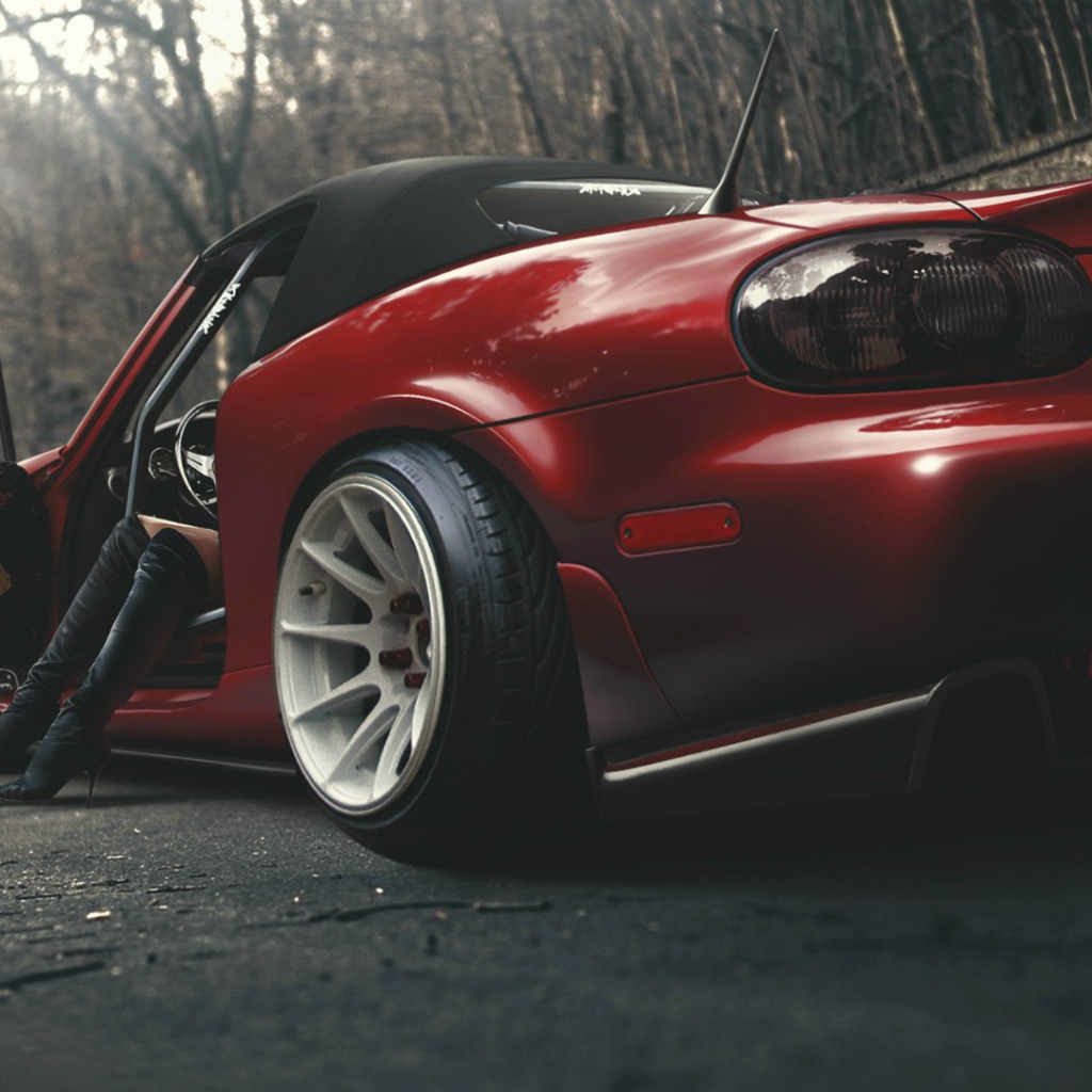 Красная Mazda Miata MX-5