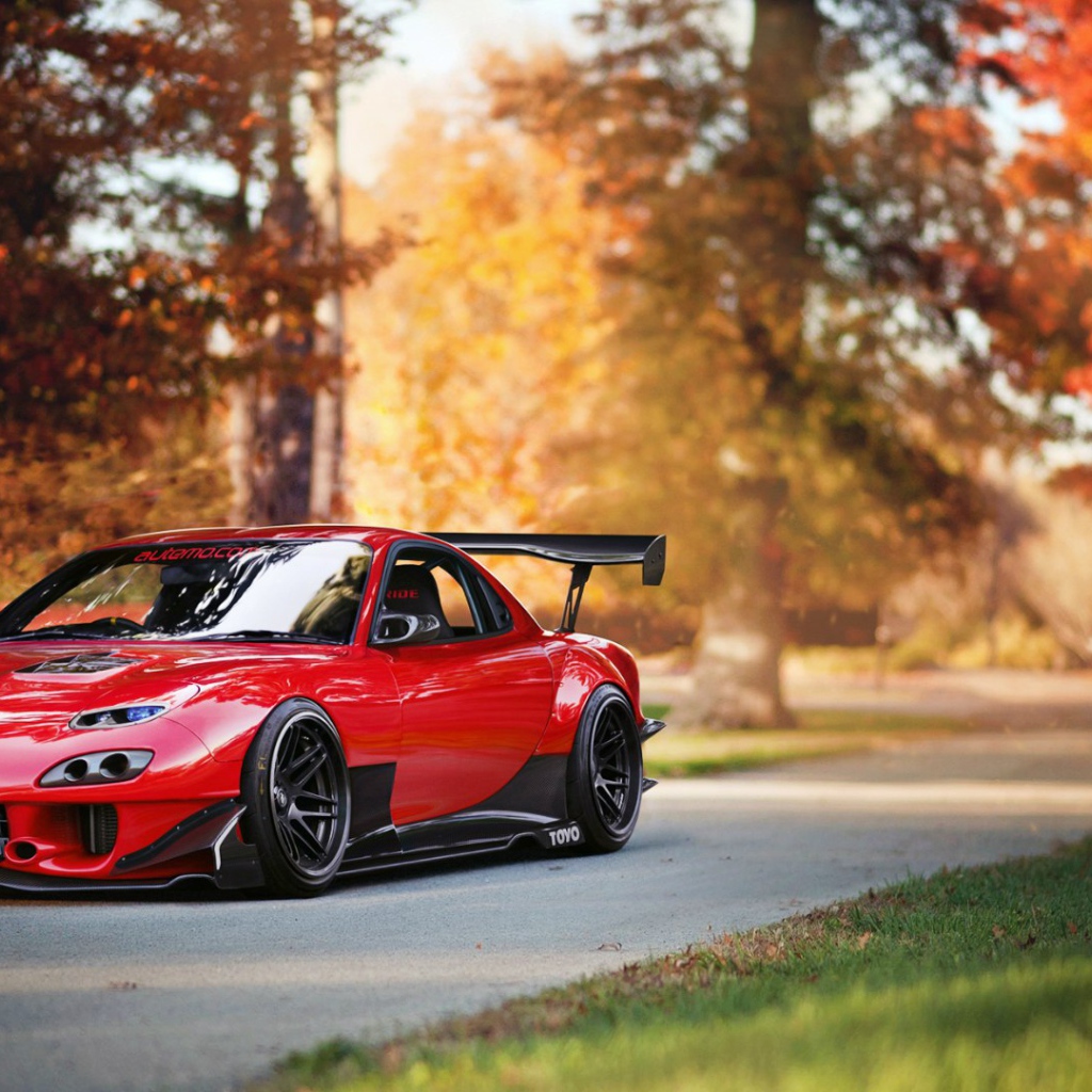 Красная Mazda RX-7