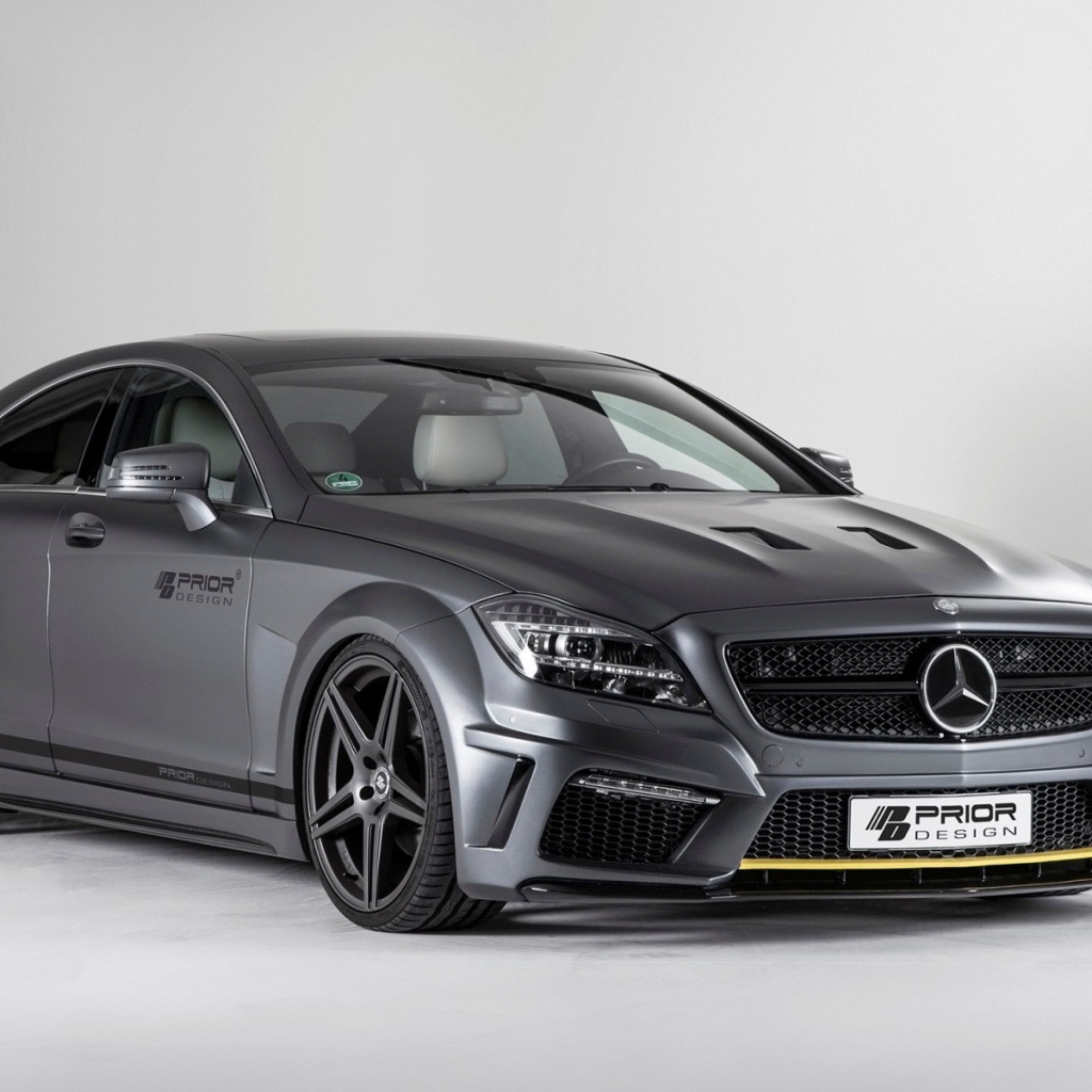 Красивый Mercedes-Benz CLS PD550 Black Edition