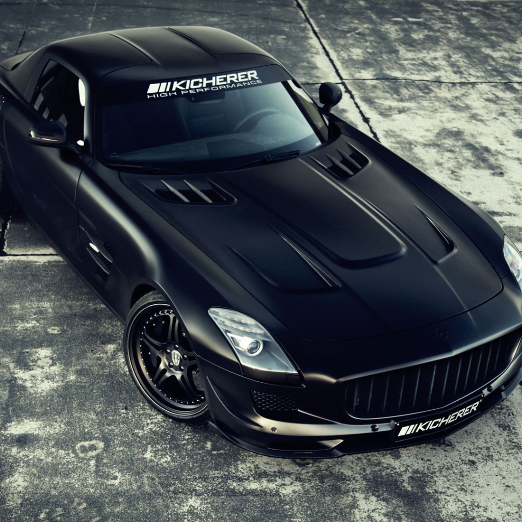 Черный спортивный Mercedes SLS