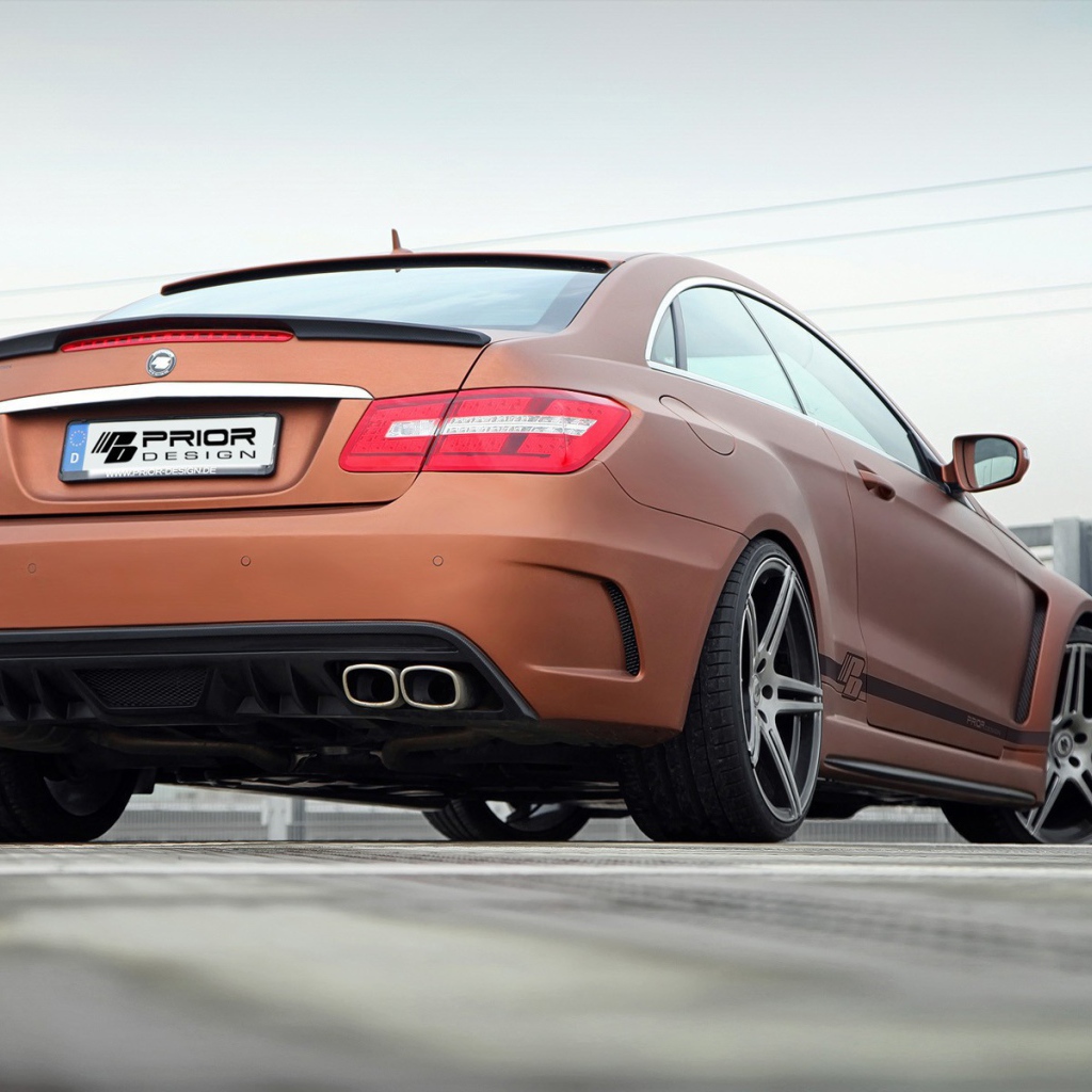 Коричневый Mercedes-Benz E-Class Coupe PD850 Black Edition