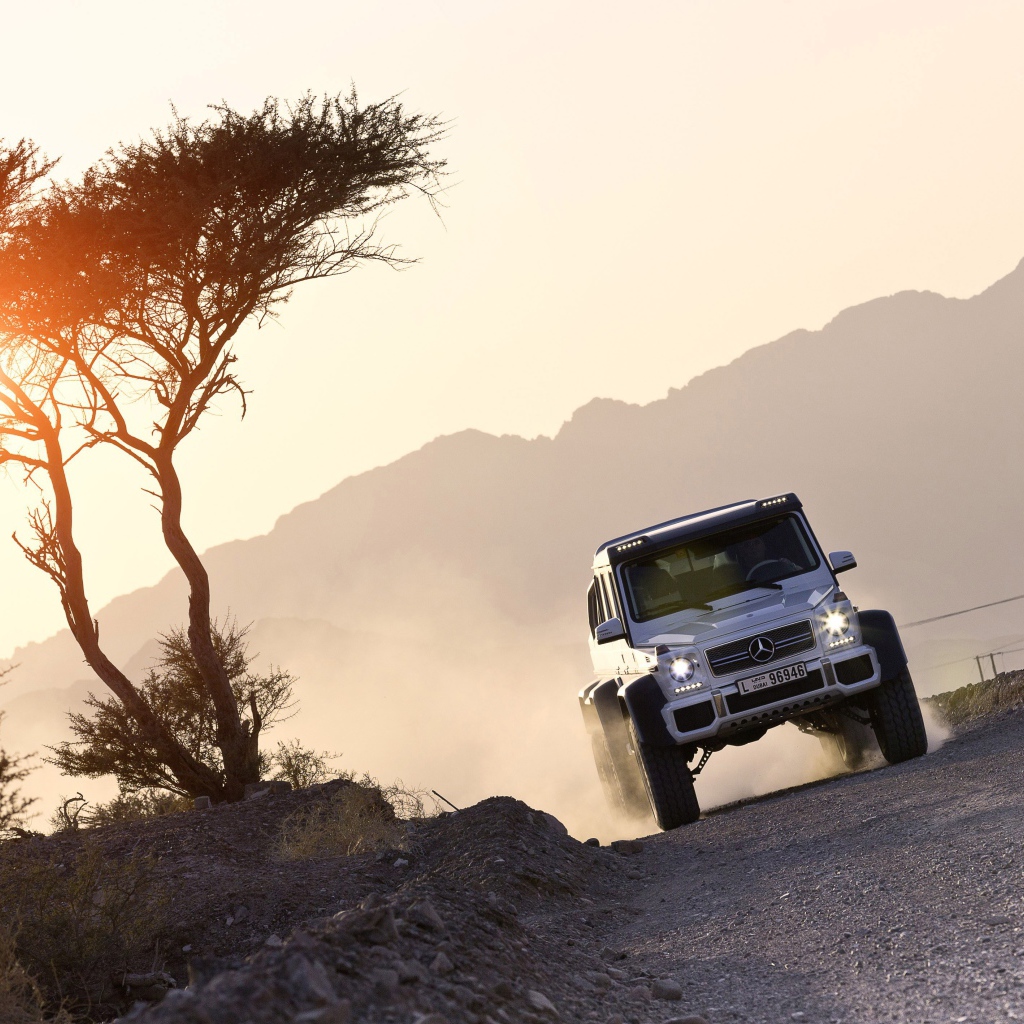 Мерседес Gelenvagen в пустыне