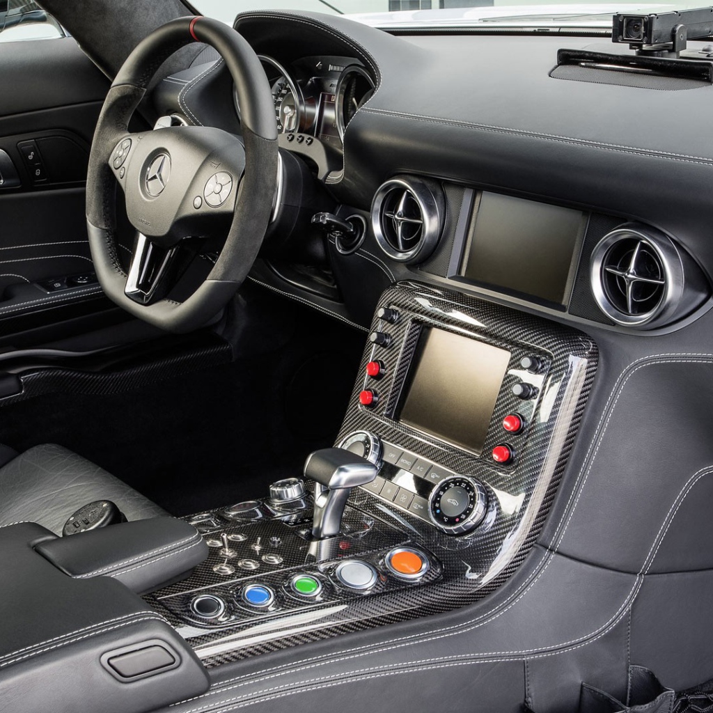 Салон автомобиля Mercedes SLS