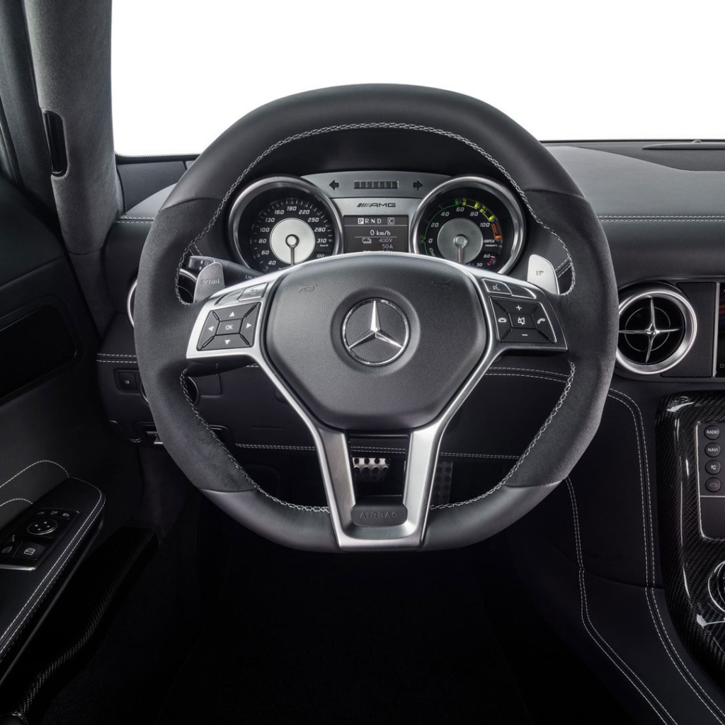 Руль и приборы автомобиля Mercedes SLS