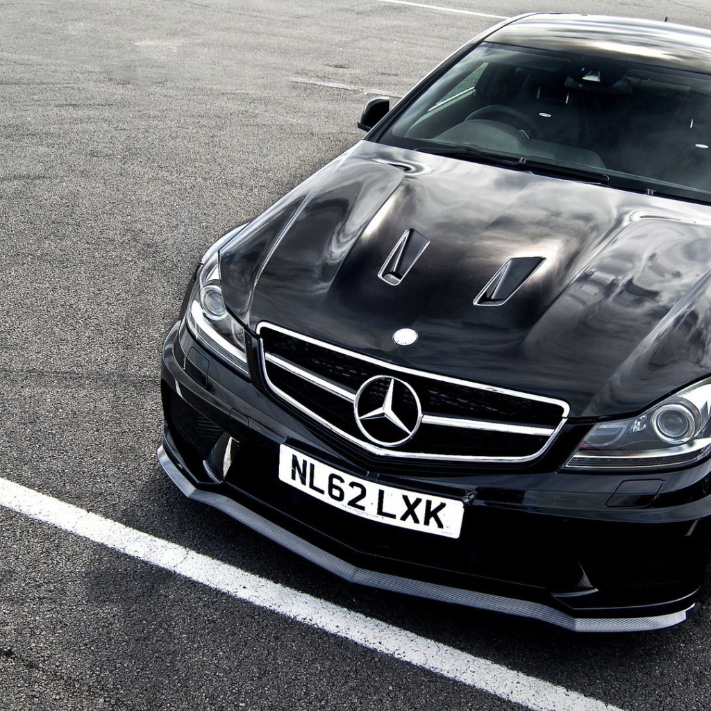 Супер автомобиль Mercedes-Benz