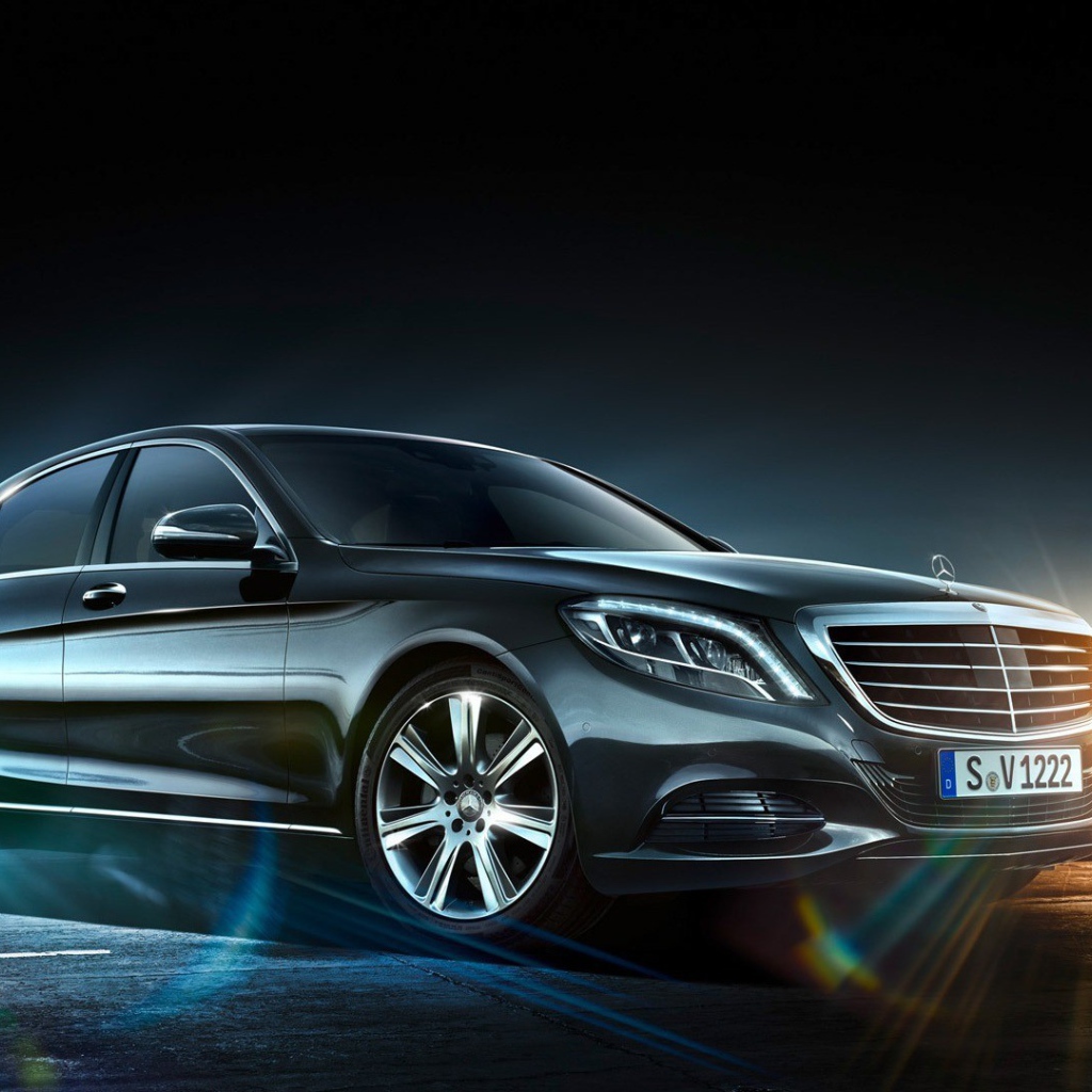 Великолепный черный Mercedes-Benz S Class