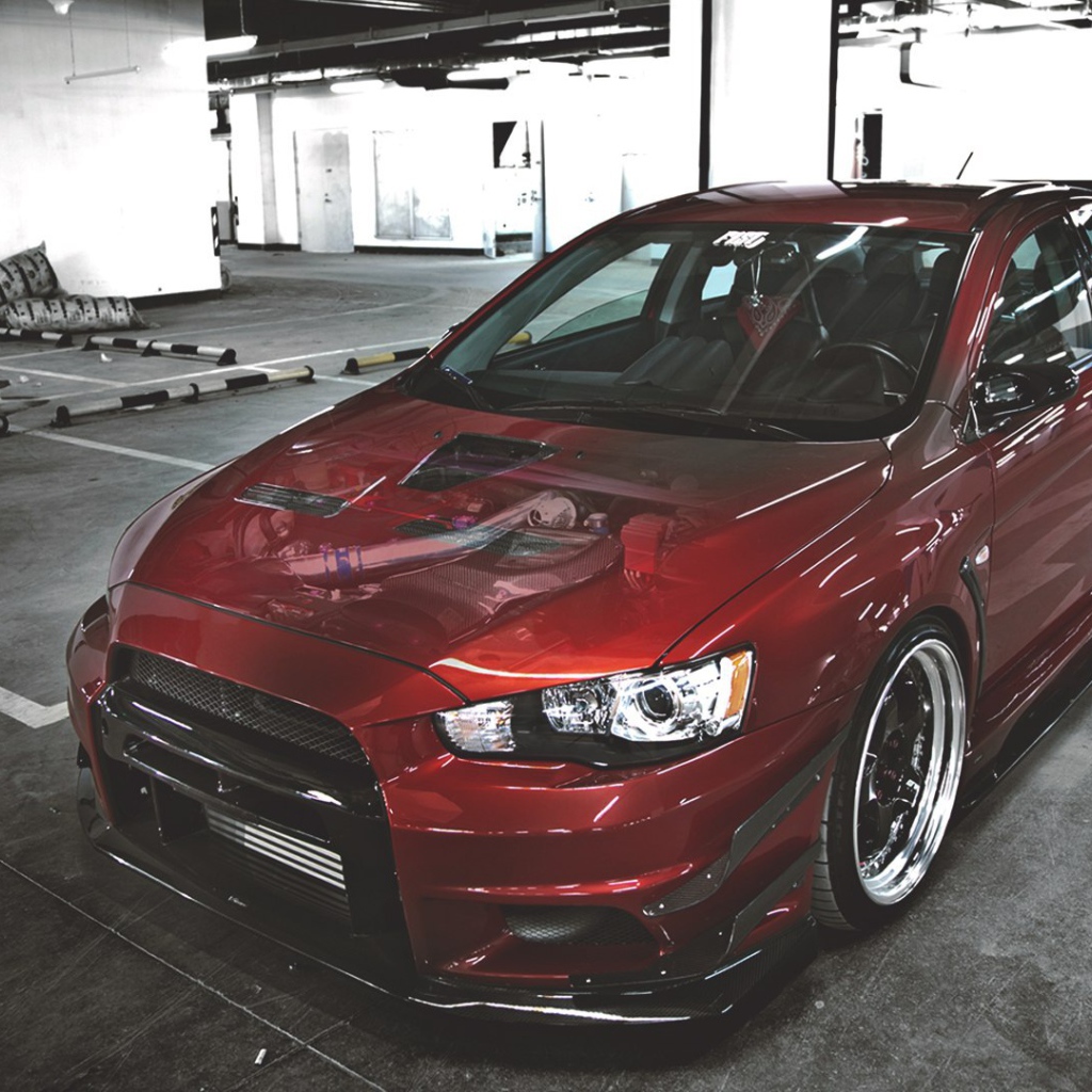 Красный Mitsubishi Lancer Evolution X